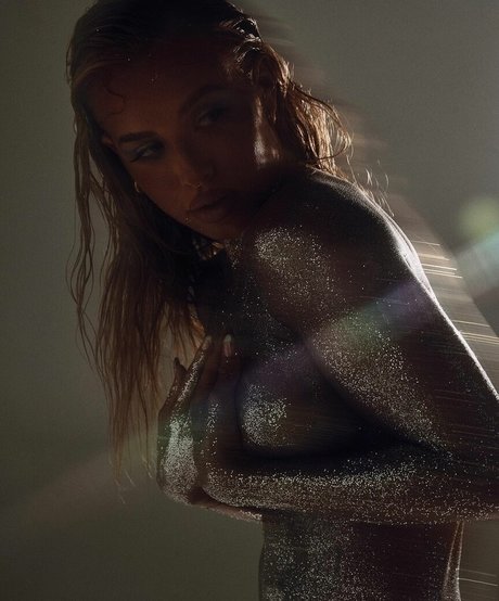 Tammy Hembrow model art galleries