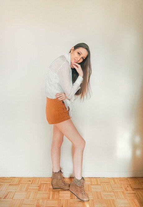 CrystAAHHL erotic actress photos