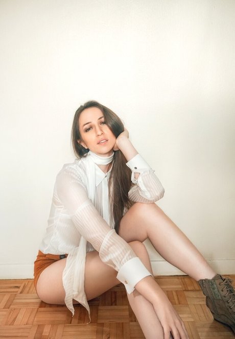 CrystAAHHL model pornographic picture