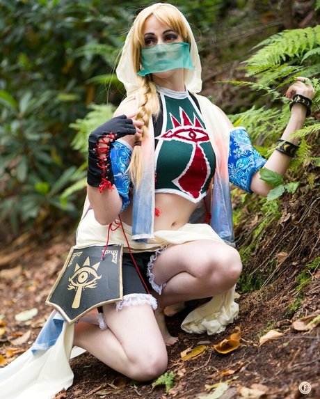 CrystAAHHL beautiful model pic