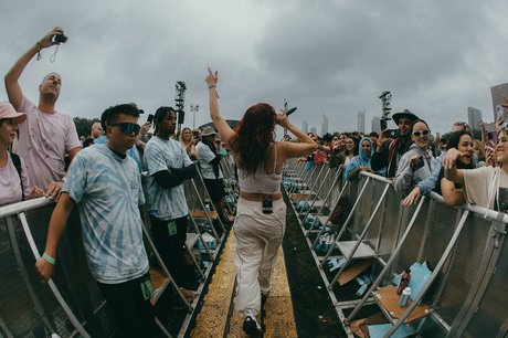 Taylor Upsahl model top pictures