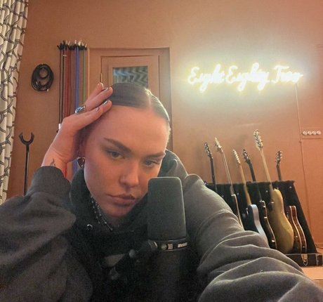 Taylor Upsahl best model img