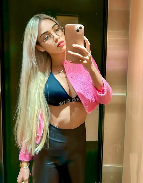 magielove naked model pics