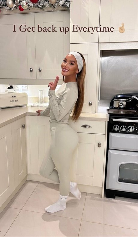 Chelsea Healey sexy actress photos