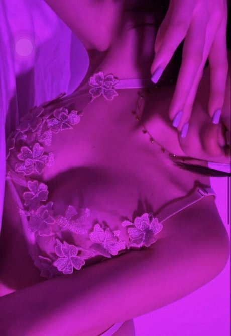 Fifi Rifis star pretty archive