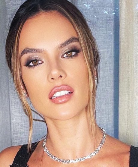 Alessandra Ambrosio pretty actress pictures