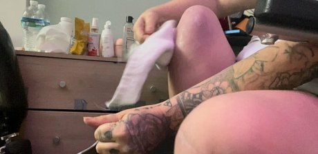 theamputeebitch model adult archive