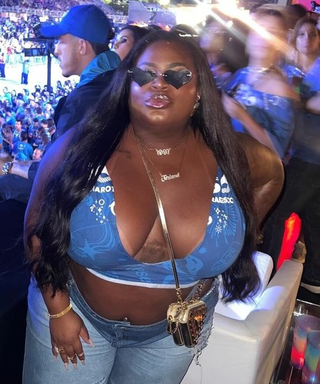 babe brunette onlyfans art nude photos