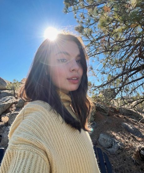 Isabella Gomez star art galleries
