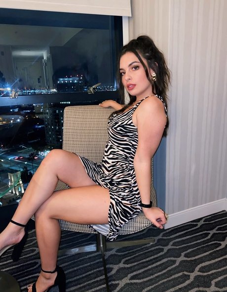 Isabella Gomez porn model photos