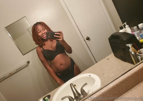 mochaaugust model perfect pics