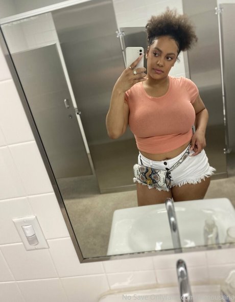 famousaria star pornographic pics