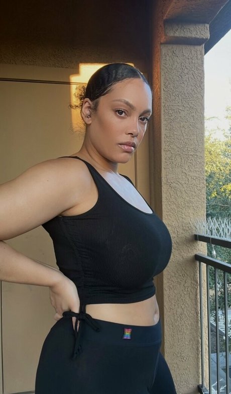 famousaria star top archive