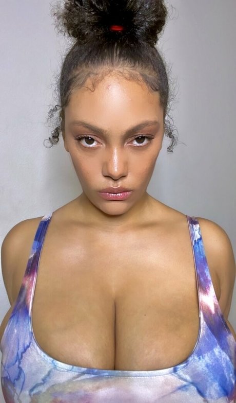 famousaria free star gallery