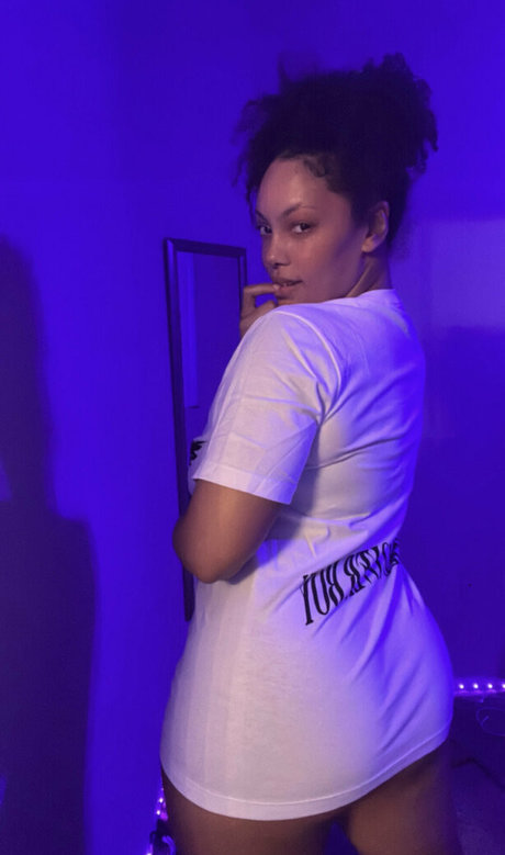 famousaria nude star pictures