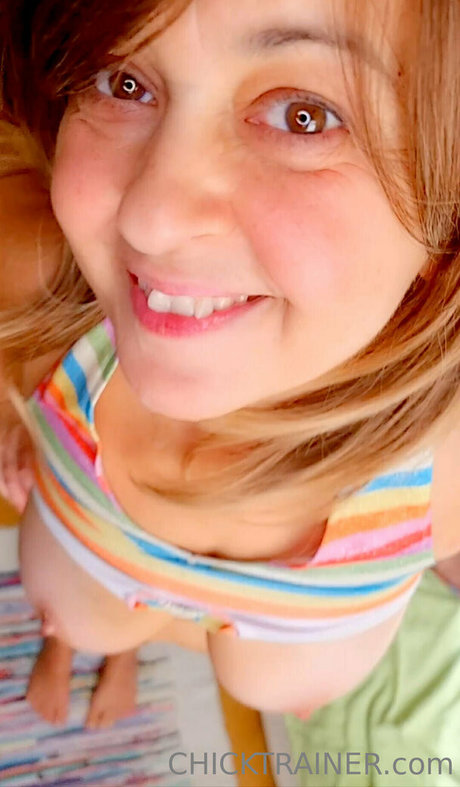 chicktrainer model top pic