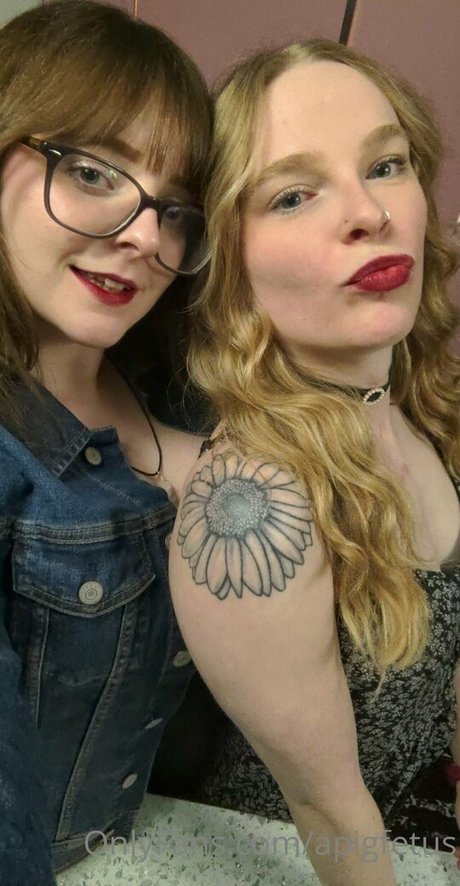 probablypiggy model nude picture