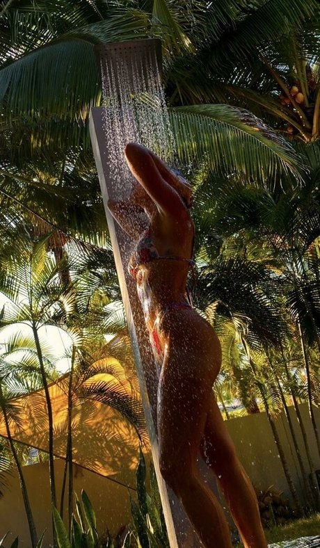 Adria Arjona Profile photo