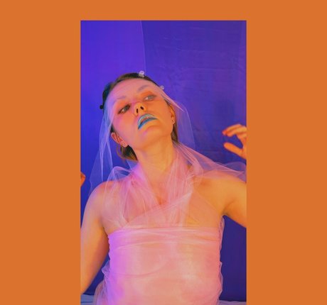 Girl On Cinema best star pic