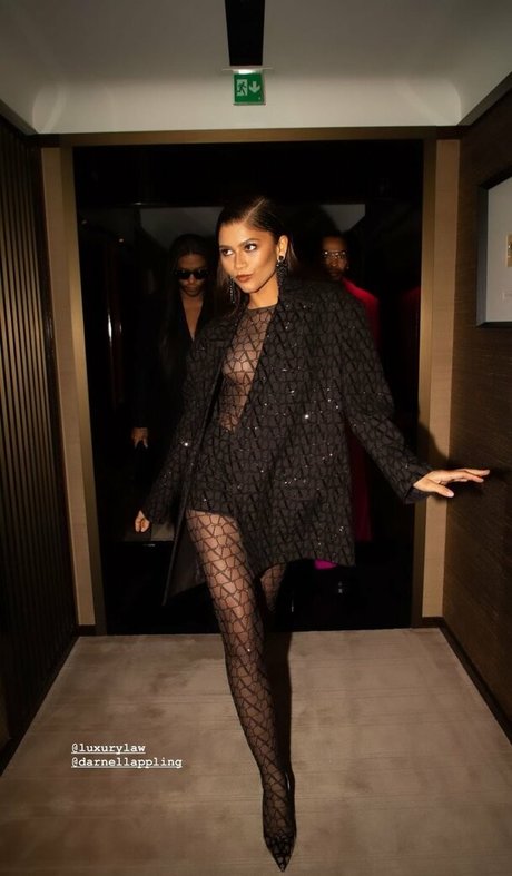 beach blowjob onlyfans erotic pic