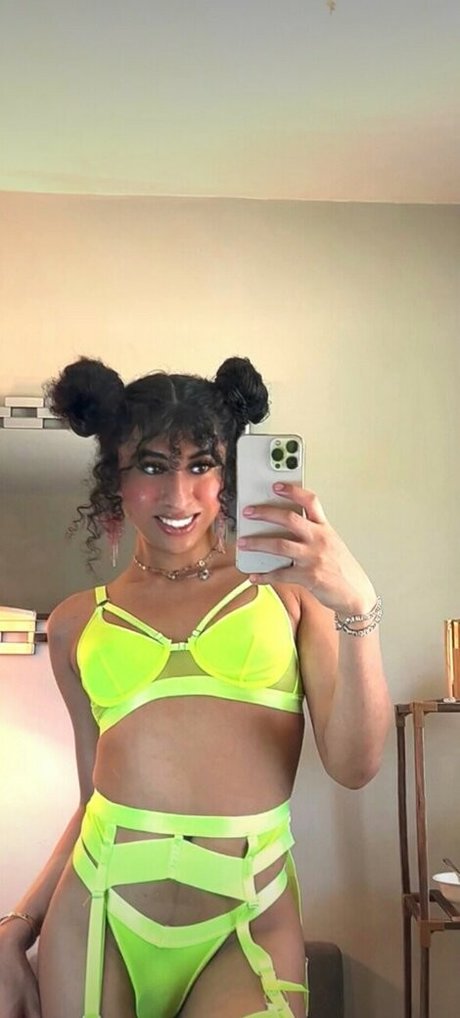 Tlavont model pretty img