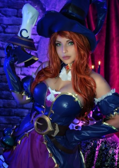 Shermie Cosplay beautiful actress img