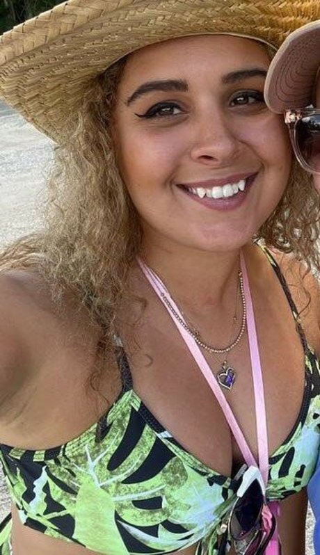 JustYeliz pretty pornstar photo