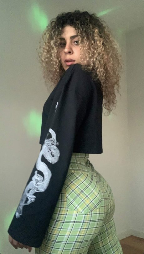 JustYeliz nude actress pictures