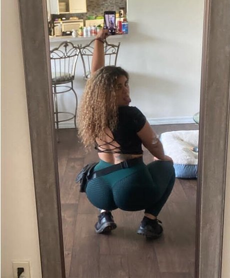 JustYeliz naked pornstar pictures