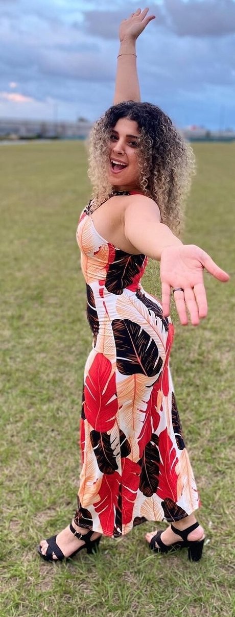 JustYeliz exclusive pornstar photo