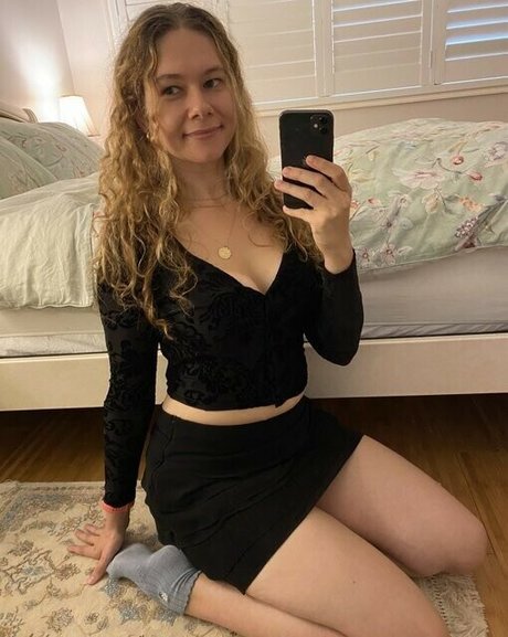 RoxyTall pretty pornstar image