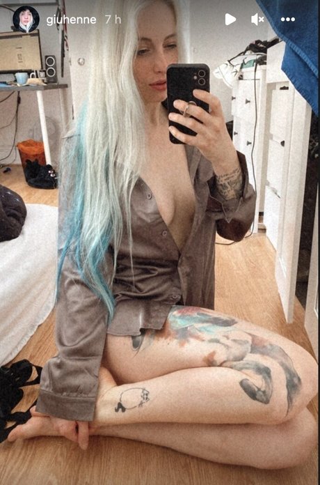 Giulia Henne sexy model pics