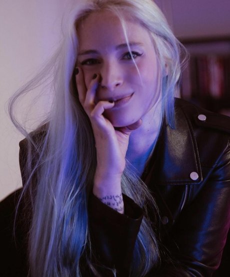 Giulia Henne star hot pics