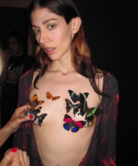 Caroline Polachek naked star images