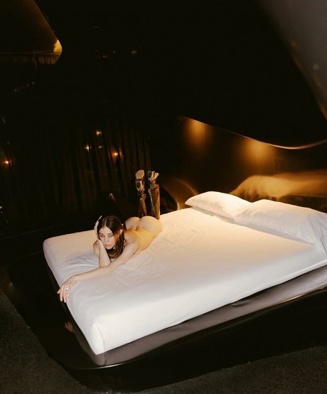 Caroline Polachek star sex picture