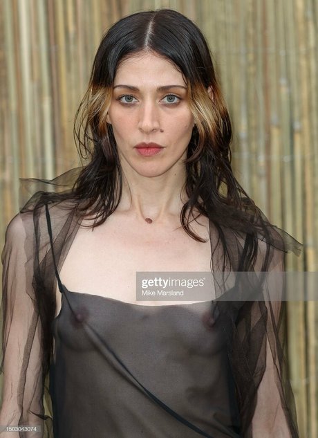 Caroline Polachek star beautiful gallery