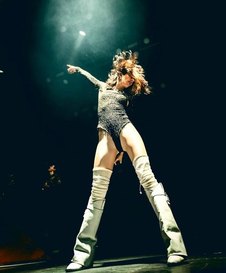 Caroline Polachek best model galleries