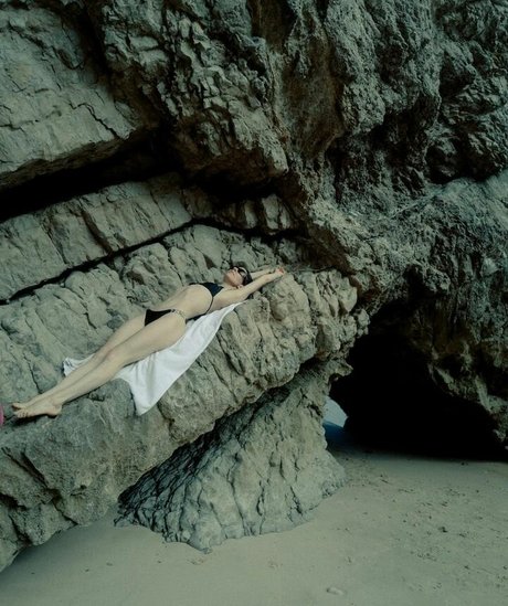 Caroline Polachek perfect actress pictures