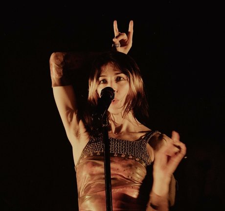 Caroline Polachek nude star images