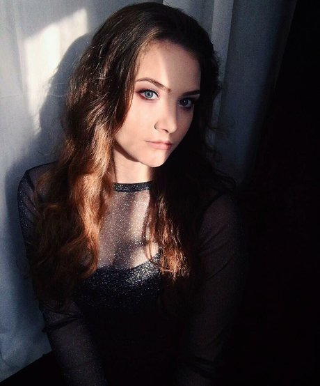 Caitlin Scott model nude pictures