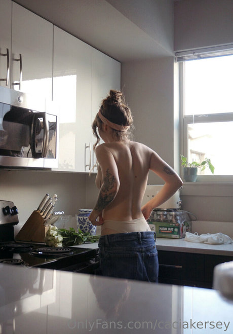 blonde secretary onlyfans exclusive pic