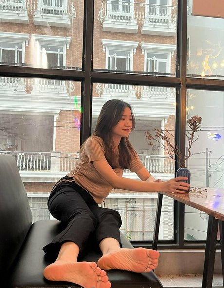 sisamouthmay adult model picture