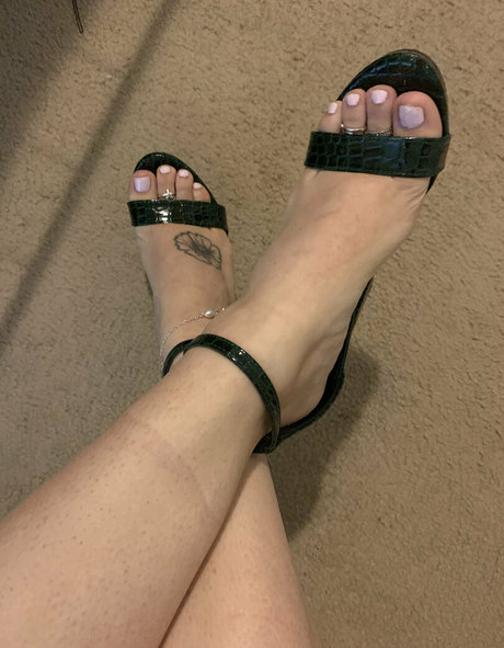 tiktok stars onlyfans pornographic photos