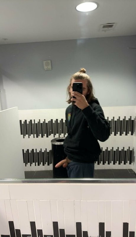 nikolongg nudes actress pic