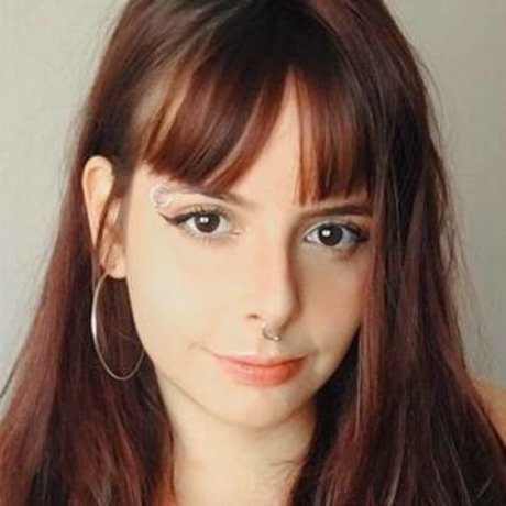 lolitaxwn naked model pics