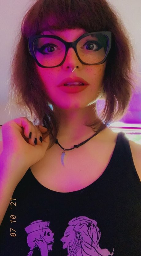 Ninehydras pornstar pic