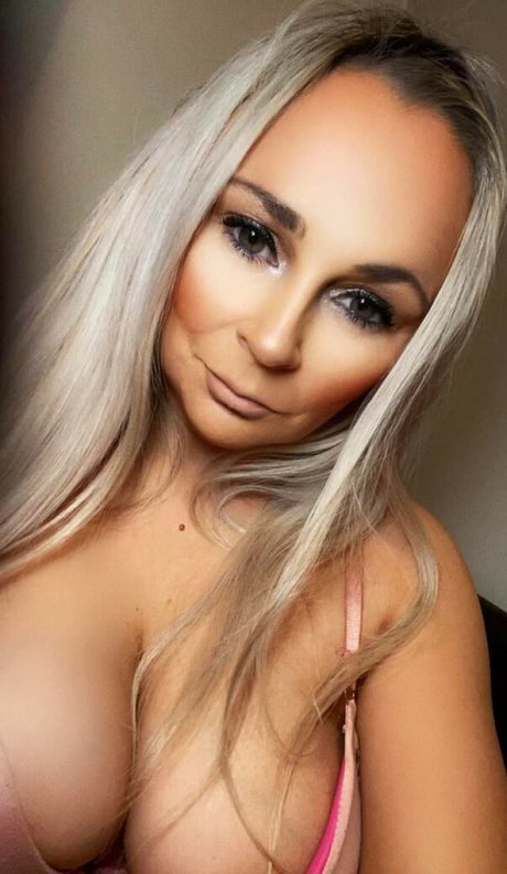 Lisamariesutzirl erotic model pics