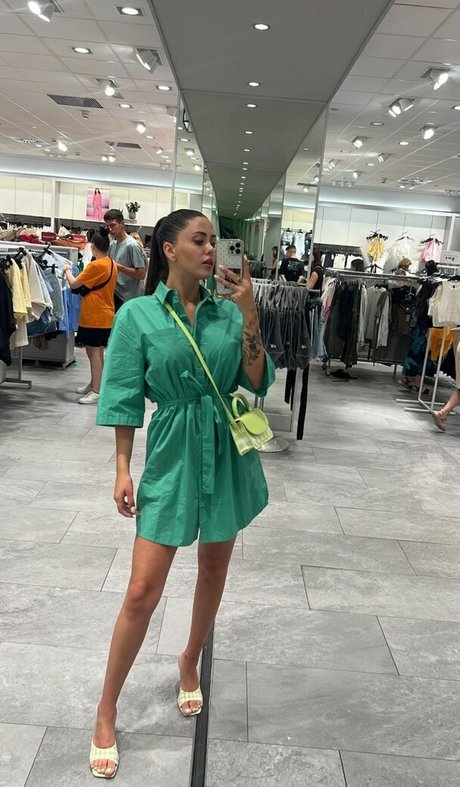 amateur chubby onlyfans top image