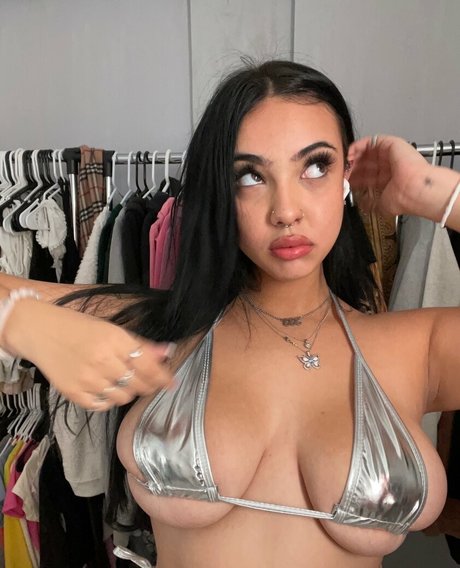 em1lina sexy star image