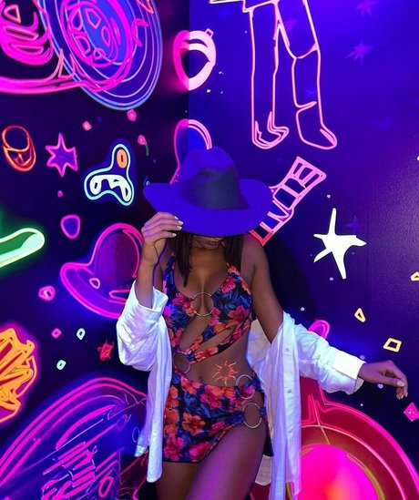 skinny babe onlyfans art naked img